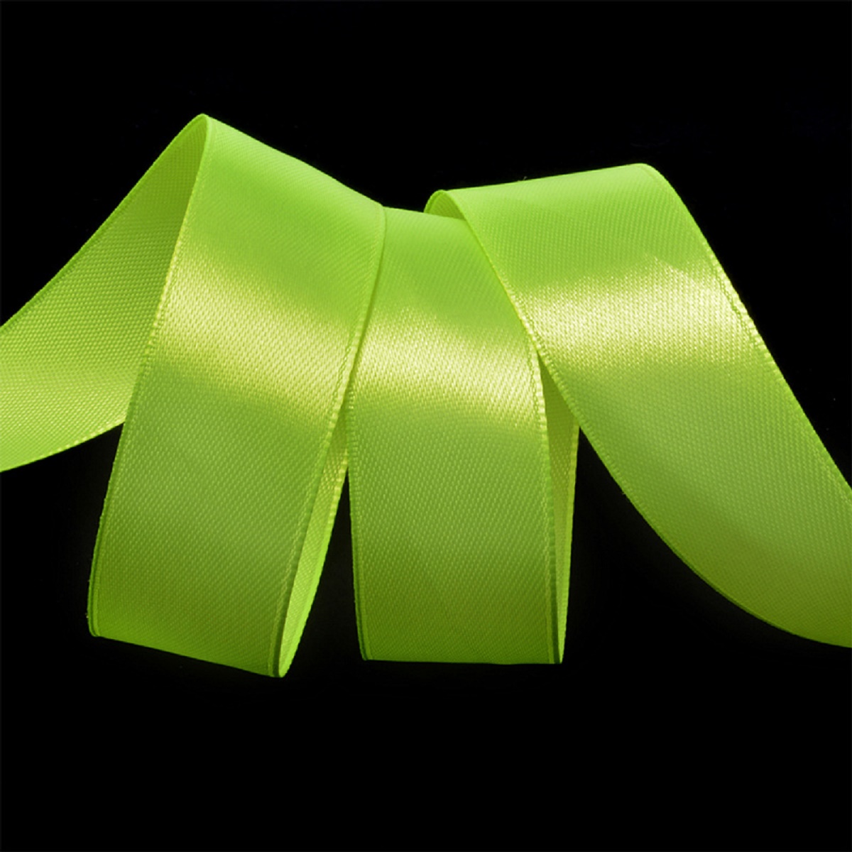 Желто зеленый цвет ленточки. Лента атласная 1,2 см. Лента атласная "lifemagazin" для упаковки 25мм цвет: зеленый. Салатовая атласная лента. Лента зеленого цвета.